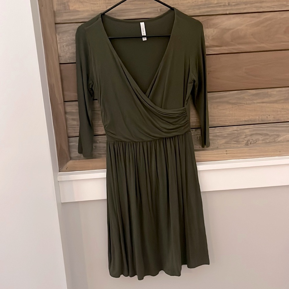 Gilli Olive Green 3/4 Sleeve V-Neck Surplice Faux Wrap Dress M
